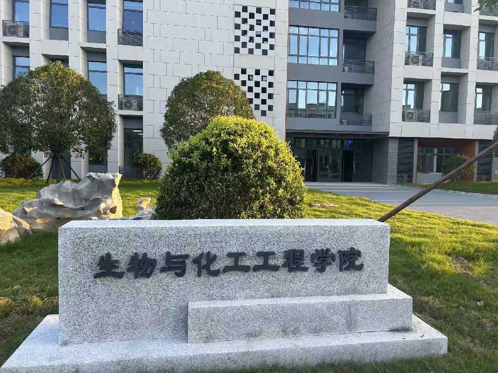 麟游县扬州职业大学体育场高杆灯项目